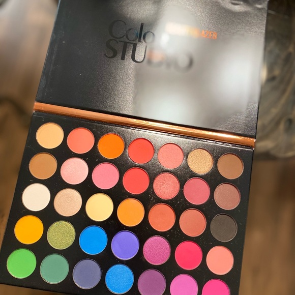 Other - Beautiful Studio Eyeshadow 35 glazed colors